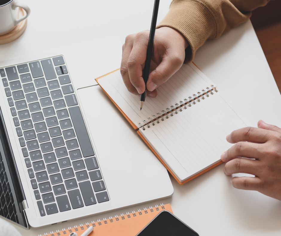 Cosa sono gli argomenti pilastro? Guida completa per trovare le fondamenta della tua comunicazione